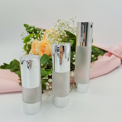 工場価格の光沢がある銀製色15ml、30ml、贅沢で空気のないびん2022年を包む50ml Skincare