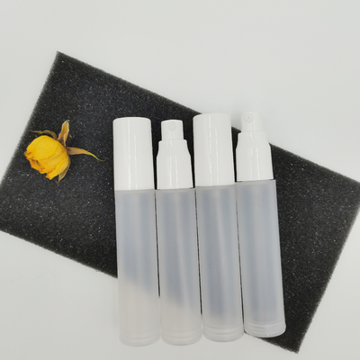 スキン ケアの包装のための曇らされたプラスチック化粧品のびんセット 5ml 10ml 15ml 50ml 100ml