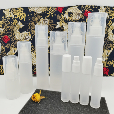 スキン ケアの包装のための曇らされたプラスチック化粧品のびんセット 5ml 10ml 15ml 50ml 100ml