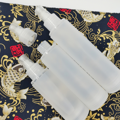 スキン ケアの包装のための曇らされたプラスチック化粧品のびんセット 5ml 10ml 15ml 50ml 100ml