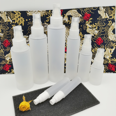 スキン ケアの包装のための曇らされたプラスチック化粧品のびんセット 5ml 10ml 15ml 50ml 100ml