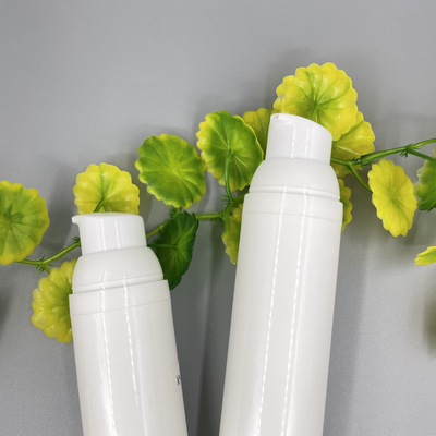 30ml 50ml 75ml 100ml PPはスキン ケアの容器のための空気のないびんで止まる