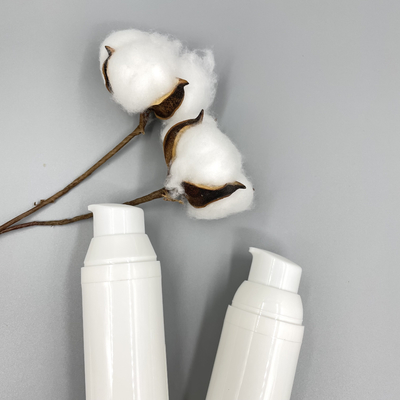30ml 50ml 75ml 100ml PPはスキン ケアの容器のための空気のないびんで止まる
