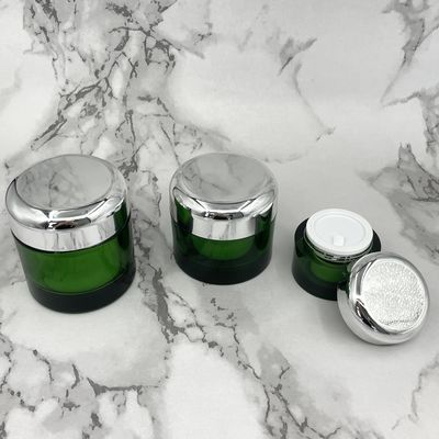 緑のEco友好的な化粧品の包装50g 100gはスキン ケア プロダクトのための瓶を金属で処理した