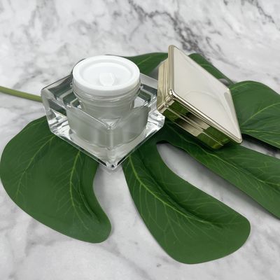 ヒスイの化粧品のために金属で処理される表面のプラスチック クリーム色の瓶30g 50gの容器
