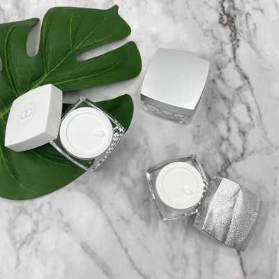 黒いプラスチック化粧品の瓶はまっすぐな15g 50gを-角度の端によってカスタマイズされる色クリーム状にする