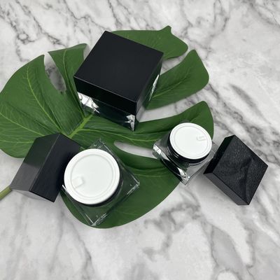 マットのふた10gの化粧品はプラスチック構造の容器が表面を金属で処理した正方形を震動させる