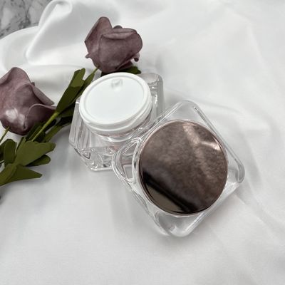 ミラーのふたが付いているヘビー級の正方形の化粧品の瓶のアクリルのクリーム色の容器50g