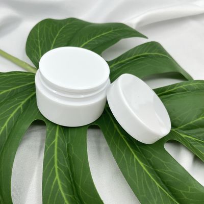旅行はプラスチック化粧品の瓶を金属で処理した15gが色をカスタマイズした空の表面クリームの容器を置いた