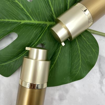 金30ml 15mlの空気のないポンプは化粧品のために電気めっきするアクチュエーター二重壁をびん詰めにする