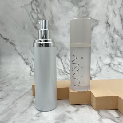 ABS空のSkincare 50mlの空気のないびんの円形は/まっすぐに金属で処理された表面を背負う