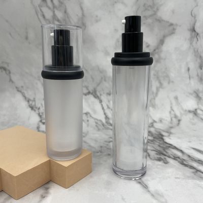 ABS空のSkincare 50mlの空気のないびんの円形は/まっすぐに金属で処理された表面を背負う