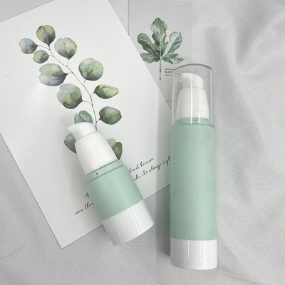 80ml 120mlのゆとり帽子として空気のないポンプびんは基礎のための金属で処理された表面を空ける