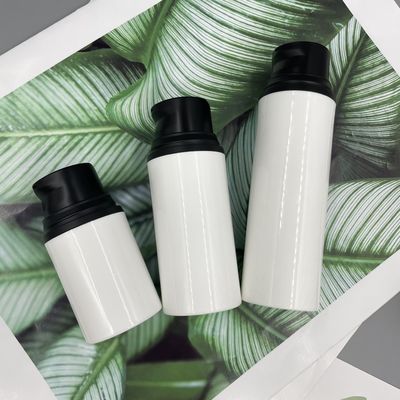スキン ケアの空の黒いローション ポンプびん15ml 30ml 50ml PPは止まる
