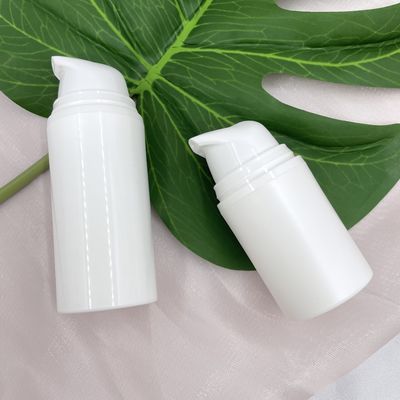 15ml PPのスキン ケアのびんの環境の友好的包む空気のないポンプのスナップ