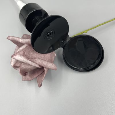 0.55ml適量の釘のニス除去剤ポンプ ディスペンサーの黒24/410 33/410