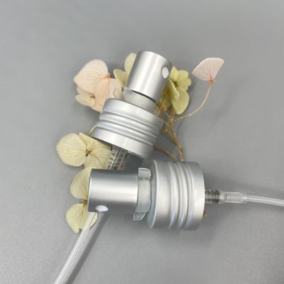 マットの銀製の香水ポンプ スプレーヤー ディスペンサーAluクリップ ロックとの24/410 0.12ML適量