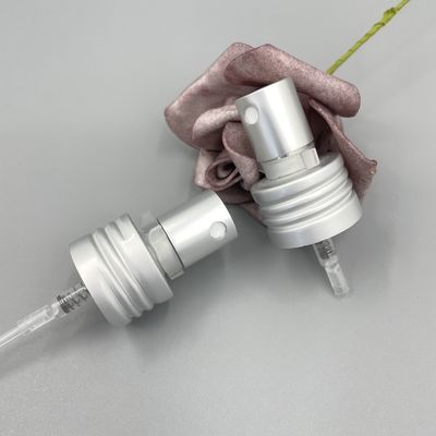 マットの銀製の香水ポンプ スプレーヤー ディスペンサーAluクリップ ロックとの24/410 0.12ML適量