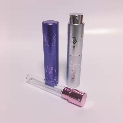浮彫りにされたアルミニウム香水スプレーのびんの贅沢な設計10ml 8ml取り替え可能なガラス ビン