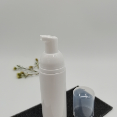 カスタマイズされた PP の泡立つ石鹸は 0.06ml 適量 XY07-8B をポンプでくみます