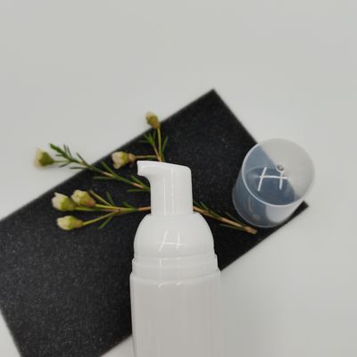 カスタマイズされた PP の泡立つ石鹸は 0.06ml 適量 XY07-8B をポンプでくみます
